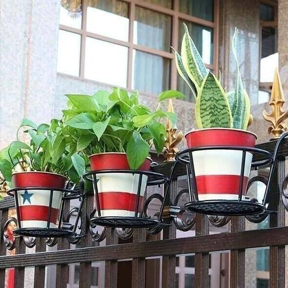 Hanging flower stand